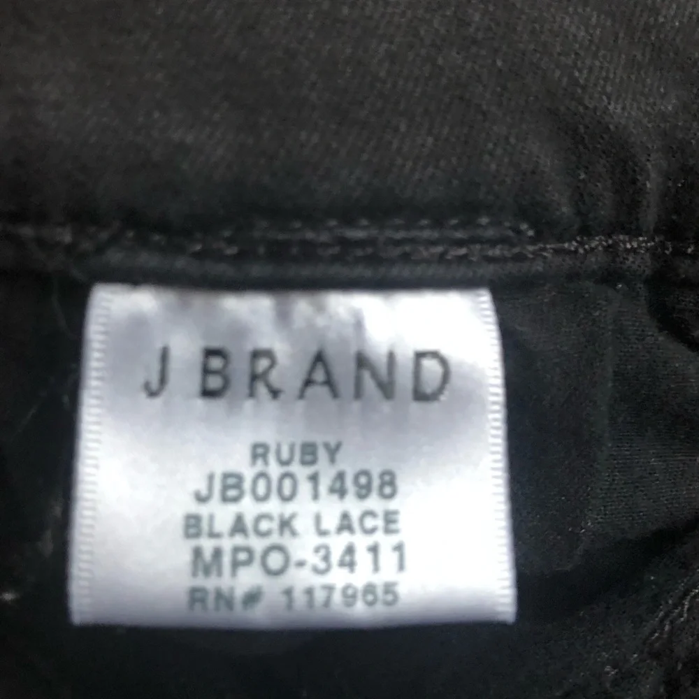 J Brand RUBY HIGH RISE CROPPED CIGARETTE JEANS - BLACK LACE Size 24X26